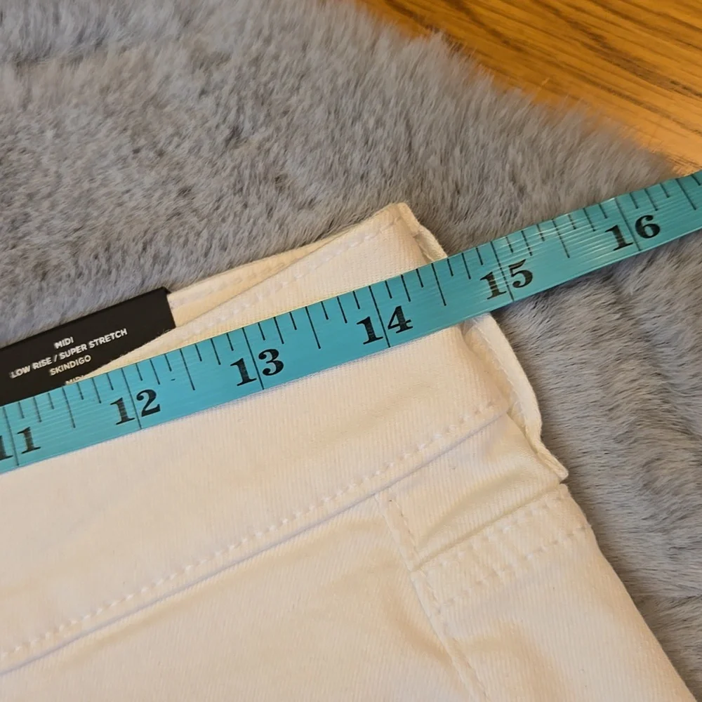 American Eagle Outfitters White Midi Twill Shorts, Womens 6, New With Tags